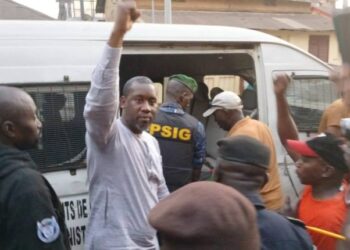 POLITIQUE- Guinée : Un coup de massue sur la démocratie – La condamnation d’Aliou Bah symbolise une répression sans limites