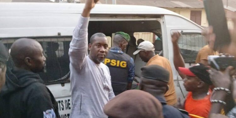 POLITIQUE- Guinée : Un coup de massue sur la démocratie – La condamnation d’Aliou Bah symbolise une répression sans limites