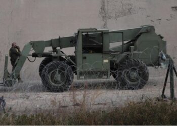 ETRANGER- Trump ferme sa frontière avec le Mexique avec des blindés