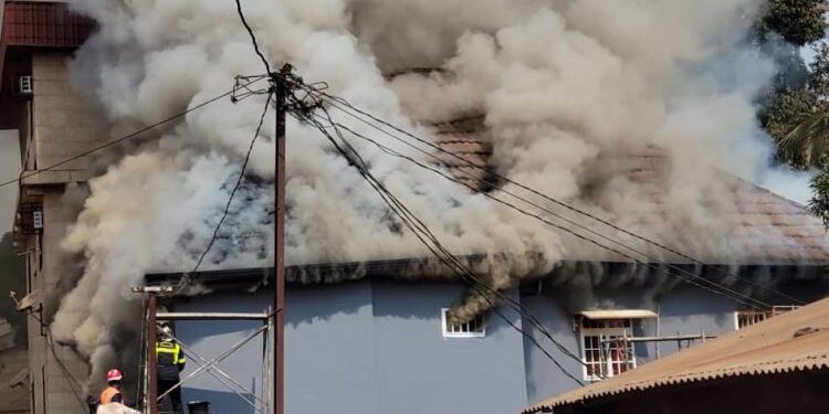 SOCIETE- Incendie mystérieux à Yimbaya-Tannerie : Un Immeuble R+1 en flammes sans électricité