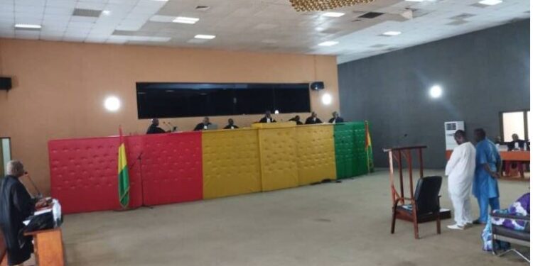 JUSTICE/CRIEF- Procès des anciens ministres : un renvoi sous tension