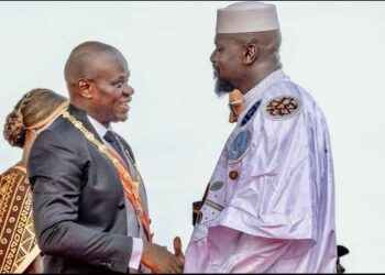 DIPLOMATIE- Gabon : Mamadi Doumbouya accueilli en héros à l’investiture de Brice Oligui Nguema