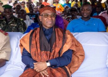 ACTUALITES- À Lola, le recensement prend des allures de meeting politique : le ministre du Budget en campagne pour le RAVEC et pour Doumbouya