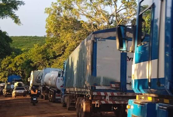 ACTUALITES- Route Mamou-Labé paralysée : 13 km de camions bloqués, denrées pourries, pénurie redoutée