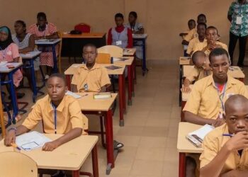 EDUCATION- SCOOP – Rentrée scolaire 2025 : des écoles prêtes… à s’écrouler !