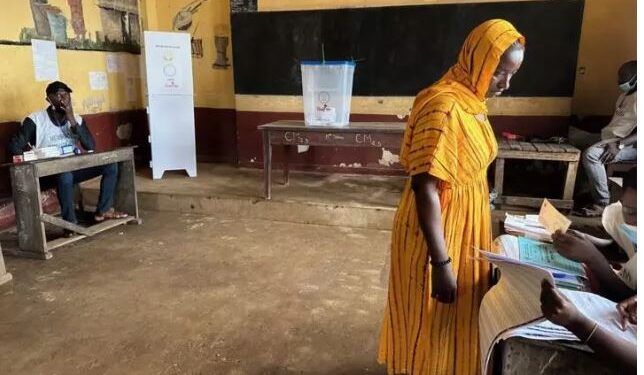 ACTUALITES- Référendum en Guinée : le “Oui” caracole en tête avec plus de 90 % des voix