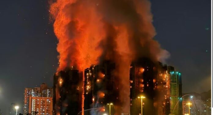 ETRANGER- Hong Kong : un incendie géant tue au moins 65 personnes dans un complexe résidentiel