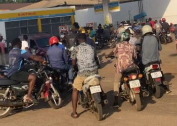 ACTUALITES- Conakry à sec : l’essence manque, la patience aussi