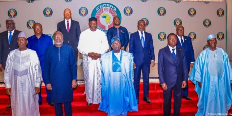 ETRANGER- Abuja, ligne rouge : quand la CEDEAO sort les muscles face aux putschs