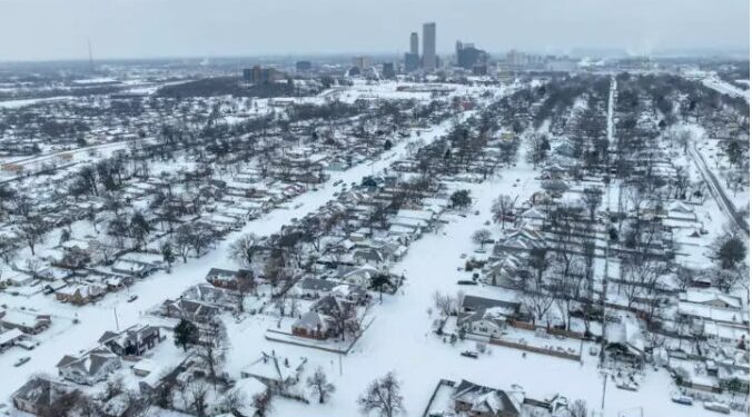 ETRANGER- États-Unis : le froid paralyse le pays, près d’un million de foyers dans le noir