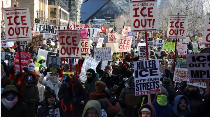 ETRANGER- « Ils mettent les gens en cage » : Minneapolis dénonce la dérive migratoire de Trump