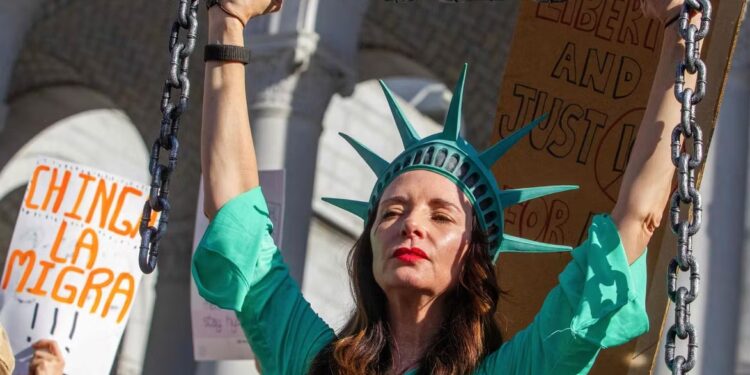 ETRANGER- États-Unis : feu vert judiciaire à l’ICE dans le Minnesota, coup d’arrêt au Texas