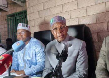 ECONOMIE- Crise de liquidité en Guinée : Doumbouya somme les commerçants de remettre l’argent dans les banques