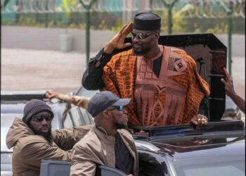 ACTUALITES- Retour sous les projecteurs : Mamadi Doumbouya rentre à Conakry et tente de faire taire les rumeurs