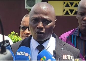 EDUCATION- Guinée : quand les enseignants font la queue à la banque, l’école s’effondre (Michel Pépé Balamou)