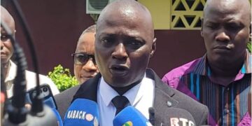 EDUCATION- Guinée : quand les enseignants font la queue à la banque, l’école s’effondre (Michel Pépé Balamou)