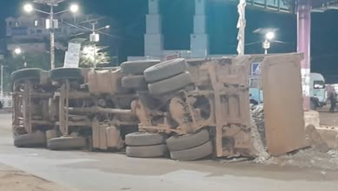 INSECURITE- ROUTIERE/ Hamdallaye : quand un camion renversé rappelle l’urgence de la prudence à Conakry