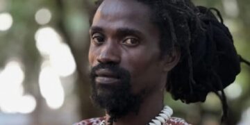 CULTURE – Langue officielle en Guinée : Mikhindé Daalindé rejette le sossokhui et plaide pour une langue d’intégration