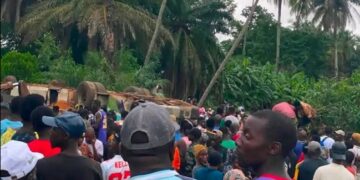 INSECURITE ROUTIERE- Drame sur la route de Koba Makinssi : trois morts et plusieurs blessés dans le renversement d’un bus