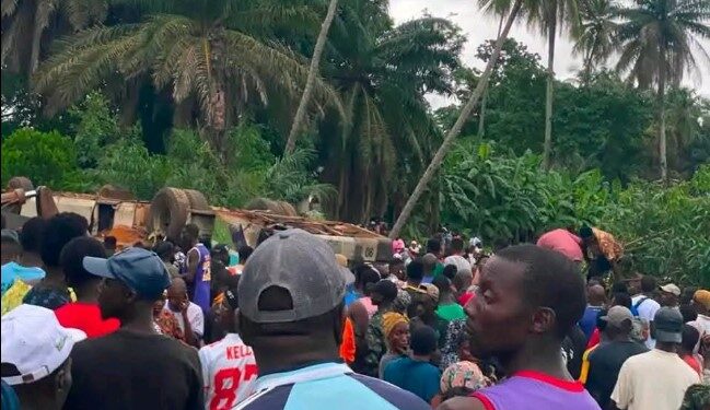 INSECURITE ROUTIERE- Drame sur la route de Koba Makinssi : trois morts et plusieurs blessés dans le renversement d’un bus