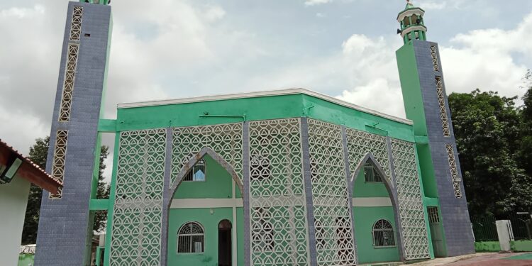 ACTUALITES- Sous le soleil brûlant de Condéta 3, une mosquée rassemble tout un quartier : le pari spirituel d&rsquo;Elhadj Sylla Aboucar