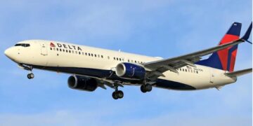 ETRANGER- Téléphone allumé avant le décollage : une passagère provoque le demi-tour d’un avion et finit arrêtée