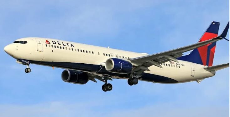 ETRANGER- Téléphone allumé avant le décollage : une passagère provoque le demi-tour d’un avion et finit arrêtée