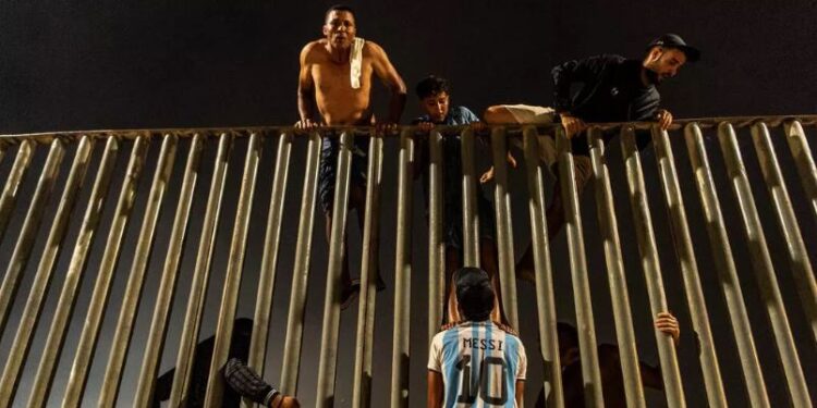 ETRANGER- Crise migratoire à Ceuta : 40 000 traversées clandestines en quelques jours, l’Espagne verrouille sa frontière avec le Maroc