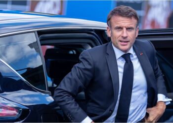 ETRANGER- France : il achète une voiture immatriculée… au nom d’Emmanuel Macron et finit devant la justice