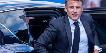 ETRANGER- France : il achète une voiture immatriculée… au nom d’Emmanuel Macron et finit devant la justice