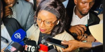 POLITIQUE -De retour de France, Djenabou Touré affiche ses ambitions : « Changer l’administration territoriale et développer la Guinée à la base »
