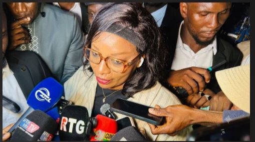 POLITIQUE -De retour de France, Djenabou Touré affiche ses ambitions : « Changer l’administration territoriale et développer la Guinée à la base »