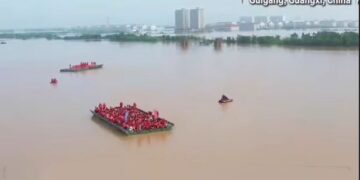 ETRANGER- Chine : un pont flottant déployé en urgence pour sauver des centaines d’étudiants piégés par les inondations