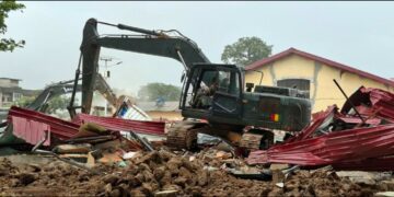 ACTUALITES- Kaloum : la Maison centrale de Conakry tombe sous les bulldozers