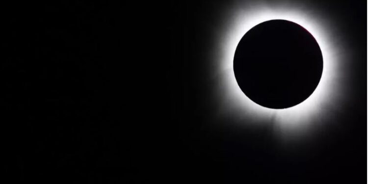 SCIENCE – Éclipse solaire totale : l’Europe se prépare à vivre deux minutes plongée dans la nuit