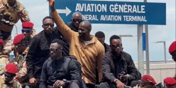POLITIQUE- Après dix jours en Grèce, Mamadi Doumbouya retrouve Conakry et reprend les commandes