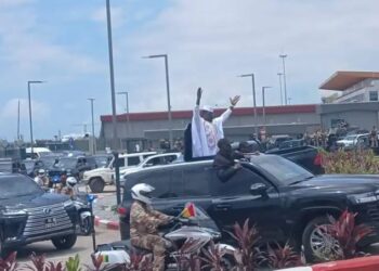 POLITIQUE- Retour de New York : Mamadi Doumbouya accueilli par une forte mobilisation à Conakry