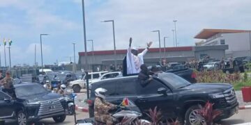 POLITIQUE- Retour de New York : Mamadi Doumbouya accueilli par une forte mobilisation à Conakry