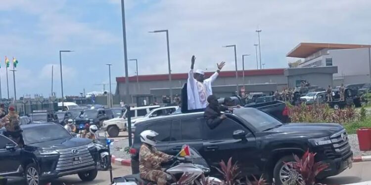 POLITIQUE- Retour de New York : Mamadi Doumbouya accueilli par une forte mobilisation à Conakry