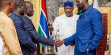 DIPLOMATIE- Guinée-Gambie : Adama Barrow et Mamadi Doumbouya veulent donner un nouvel élan à leur coopération