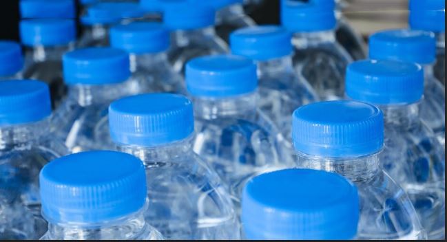 ACTUALITES- Guinée : le gouvernement met en garde contre la hausse « injustifiée » du prix de l’eau embouteillée